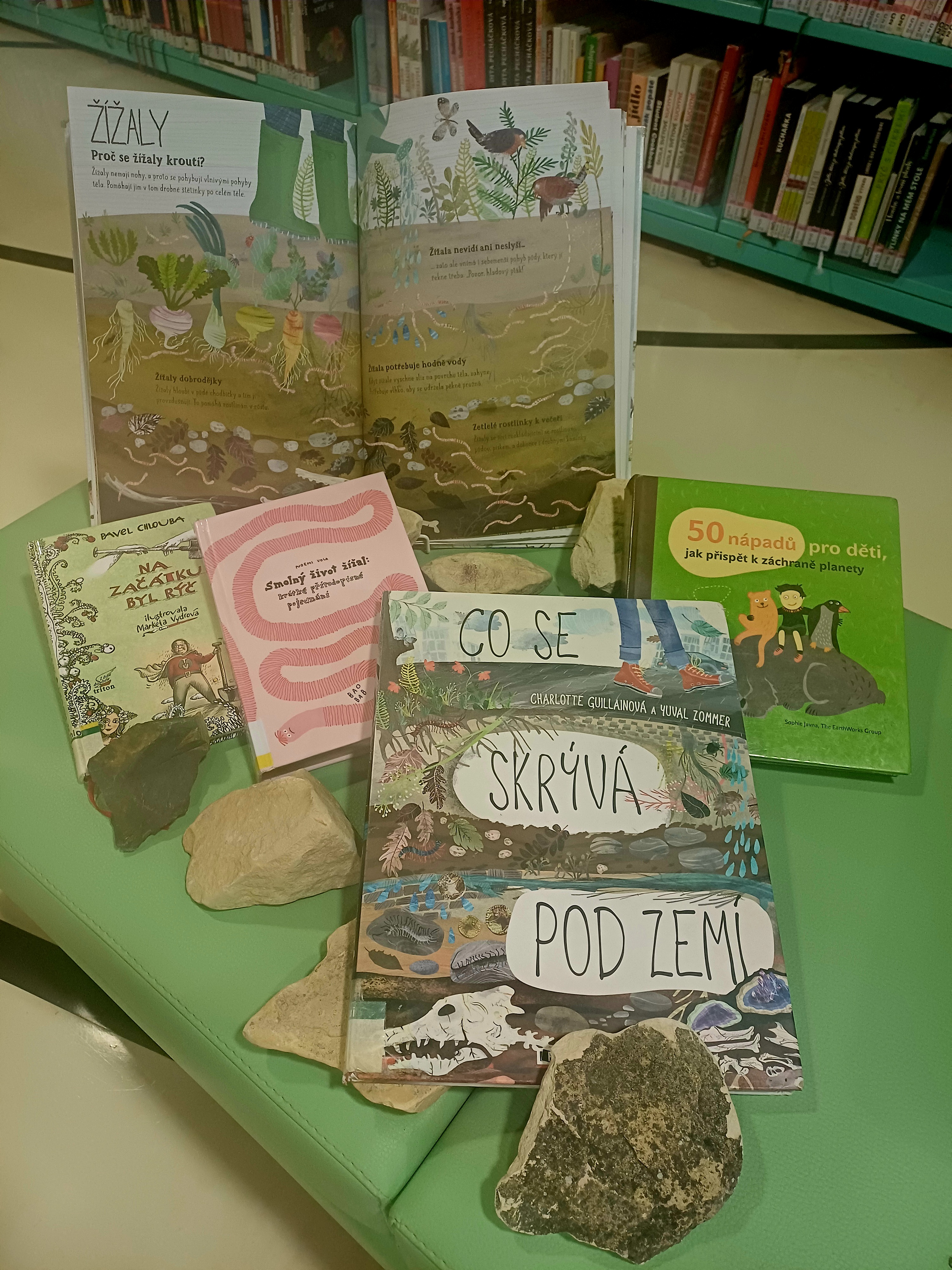 Výstavka a tvoření pro děti na téma "žížaly"
